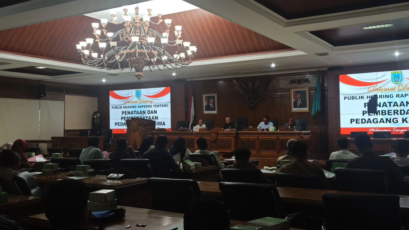 DPRD Salatiga Serap Masukan PKL dalam Public Hearing Raperda Penataan dan Pemberdayaan PKL