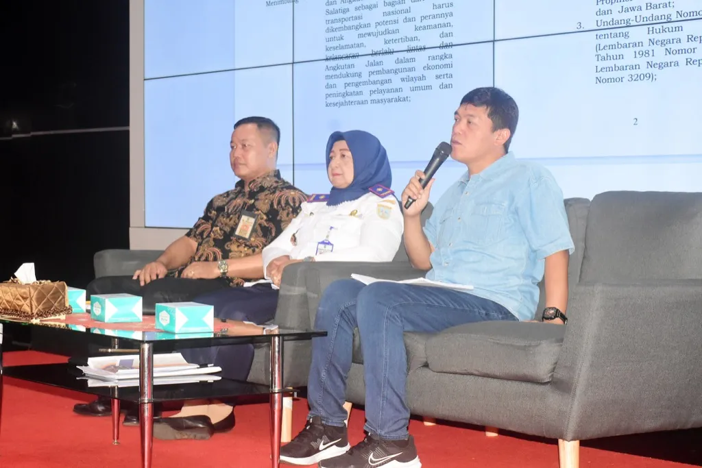 Wakil Ketua II DPRD Kota Salatiga bersama Dishub Sosialisasikan Perda Penyelenggaraan Lalu Lintas dan Angkutan Jalan